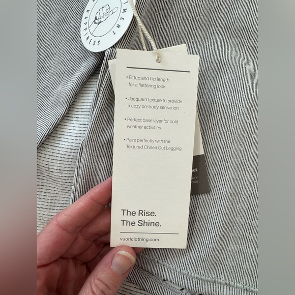 Vuori. Chilled out top. Houndstooth Gray Long Sleeve Women's Top - Picture 5 of 8